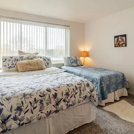 Whole House Aligned Westside Abode Near Strong!